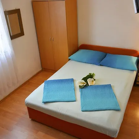 Kristina Appartement Vir