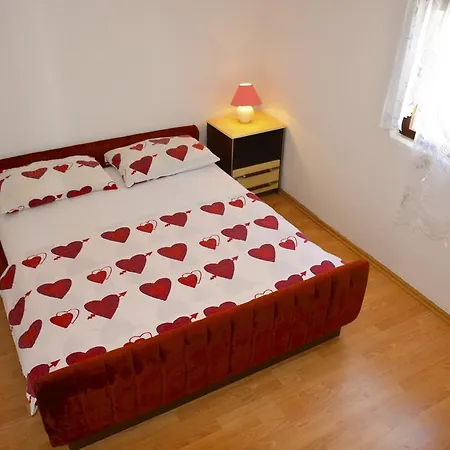 Kristina Appartement Vir